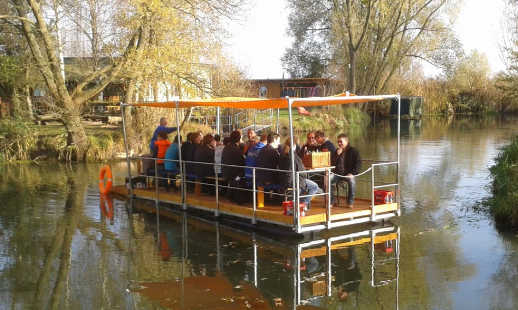 betriebsausflug-als-flossfahrt-im-oderbruch_2.jpg