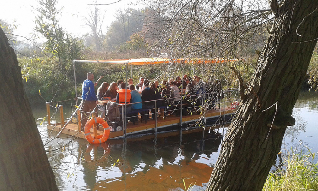 idyllische-flossfahrt-als-firmentour-im-oderbruch.jpg