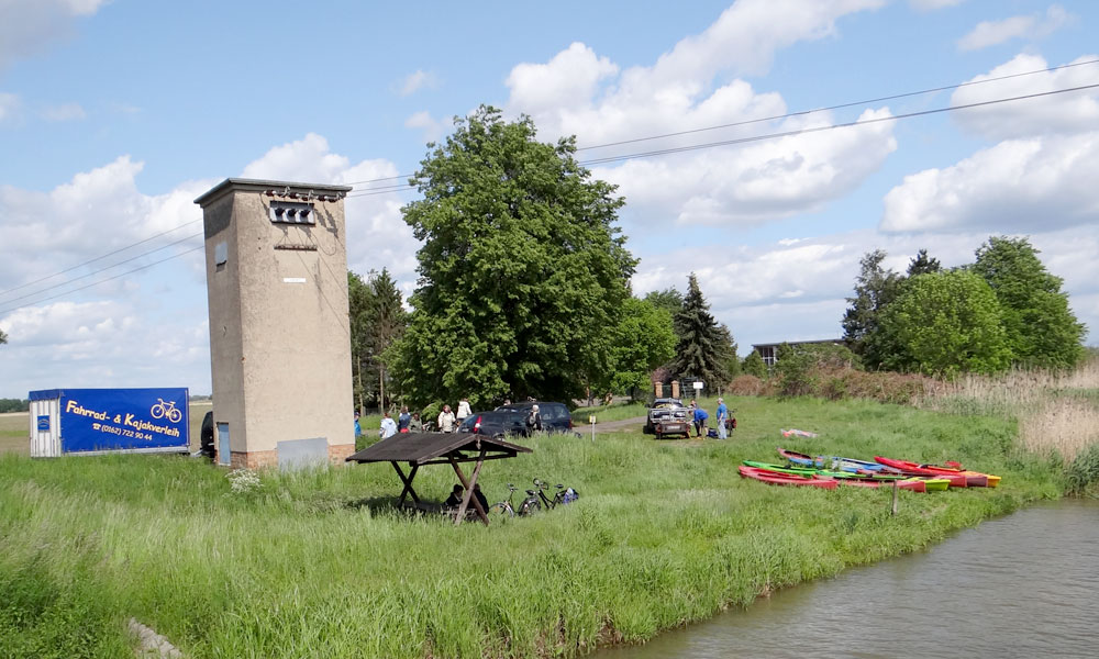 wechsel-von-rad-auf-boot-beim-firmenausflug.jpg